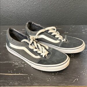 Vans Kids Sneakers in Charcoal and White